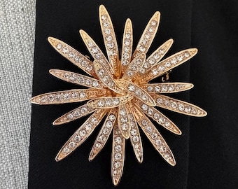 Gold Crystal Burst Brooch – Elegant Starburst Rhinestone Pin | Statement Jewelry Gift for Her