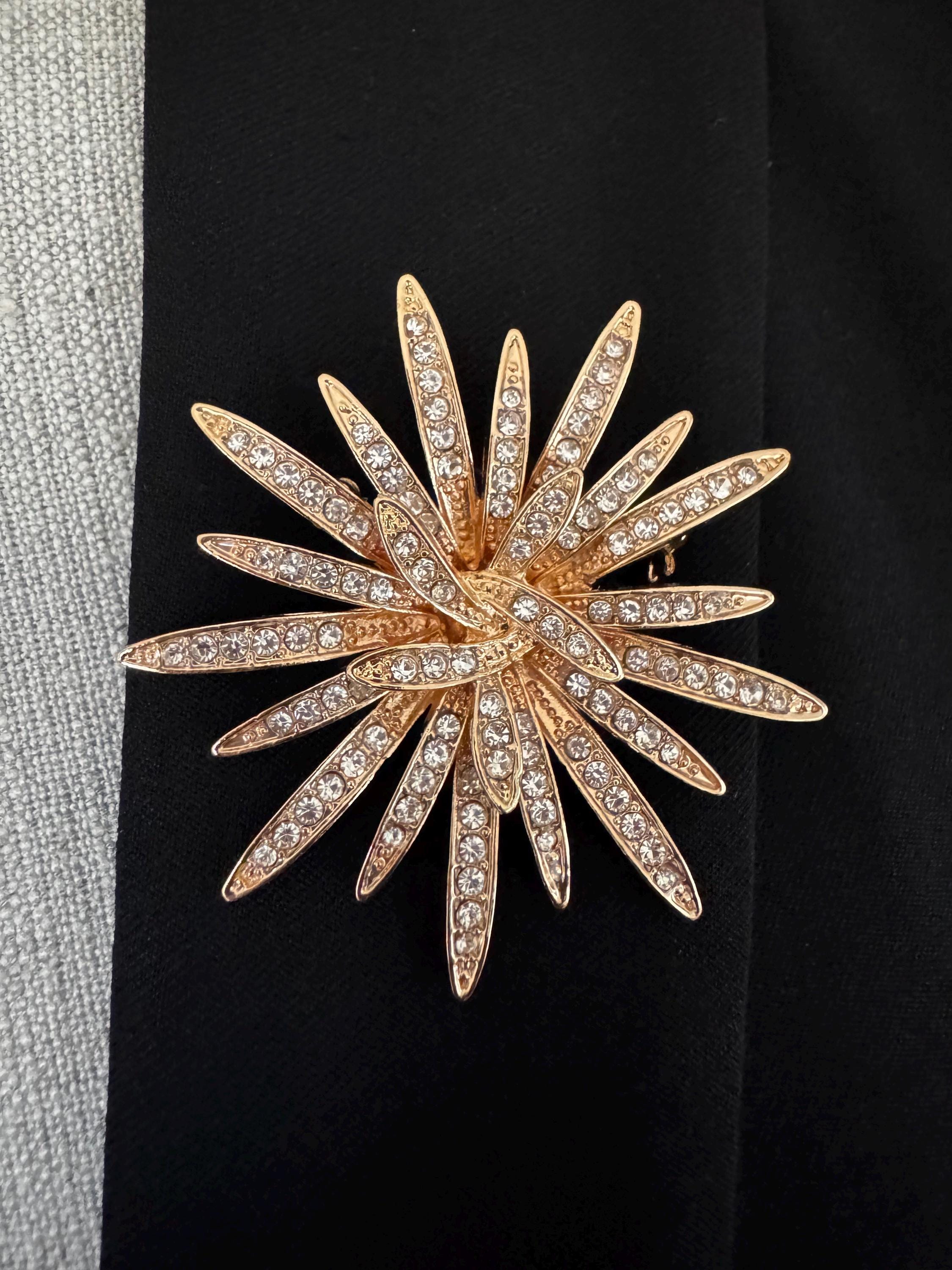 green emerald velvet dress GOLDEN HOUR METALLIC BROOCH – AKIRA