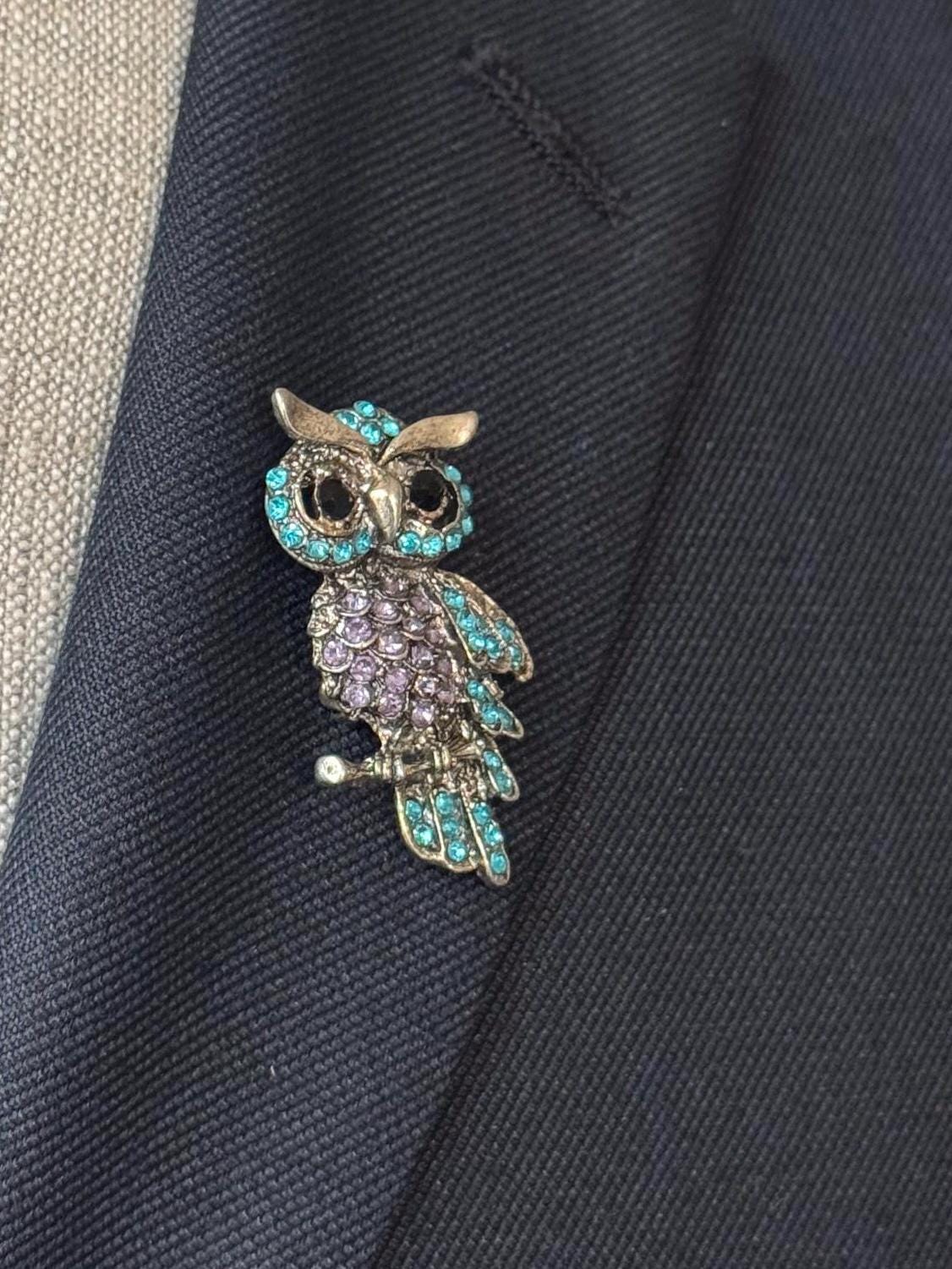 Owl Lapel Pin: Fashionable Animal Brooch for Suit or Dress
