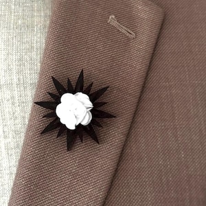 Wooden lapel short pin with flower, Wooden brooch pin, Wedding groomsmen pin, Groom lapel pin, Suit Lapel Pin,Men Suit  Accessories