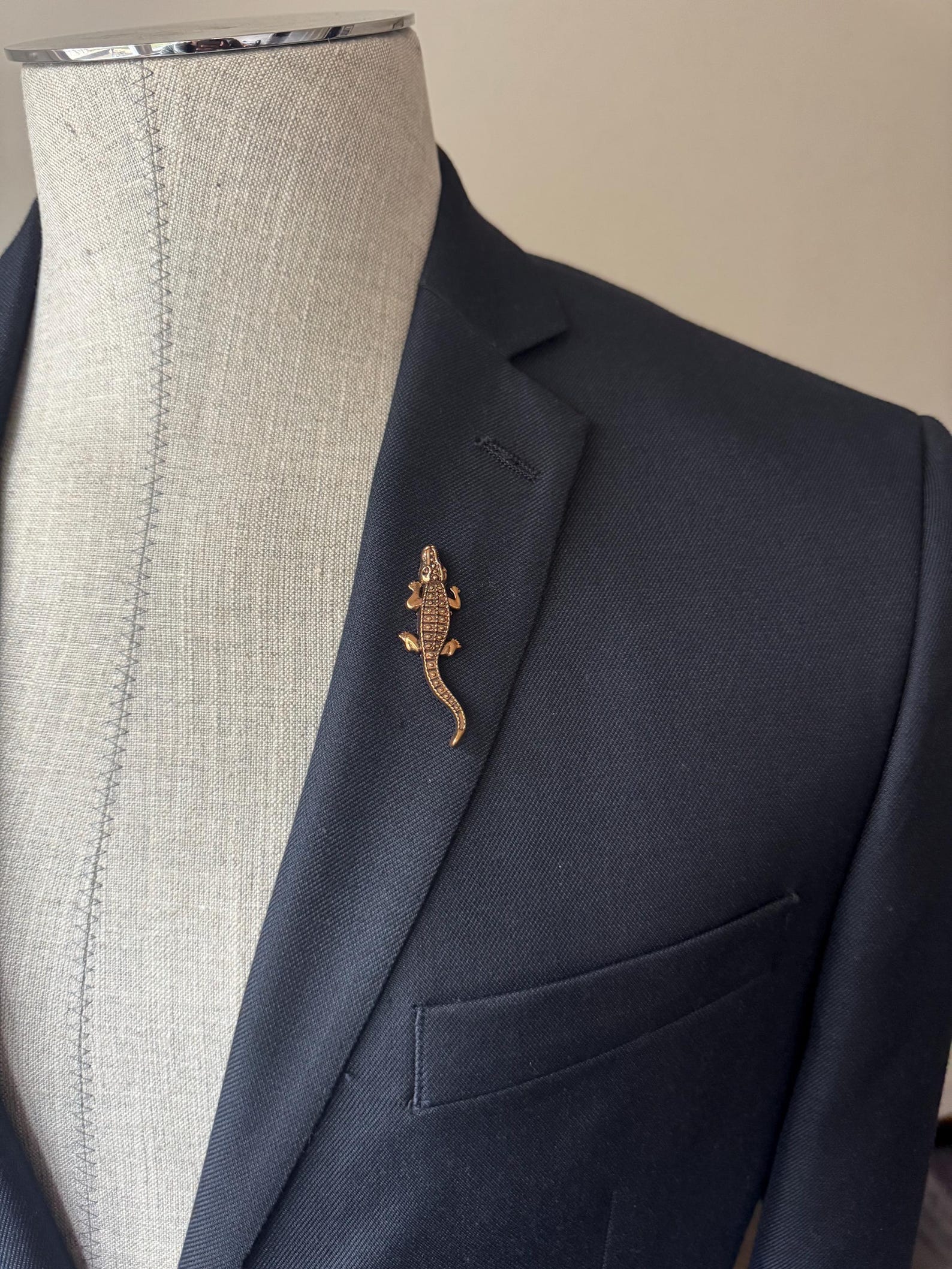 Elegant Alligator Lapel Pin for Men Women, Animal Brooch, Women ...