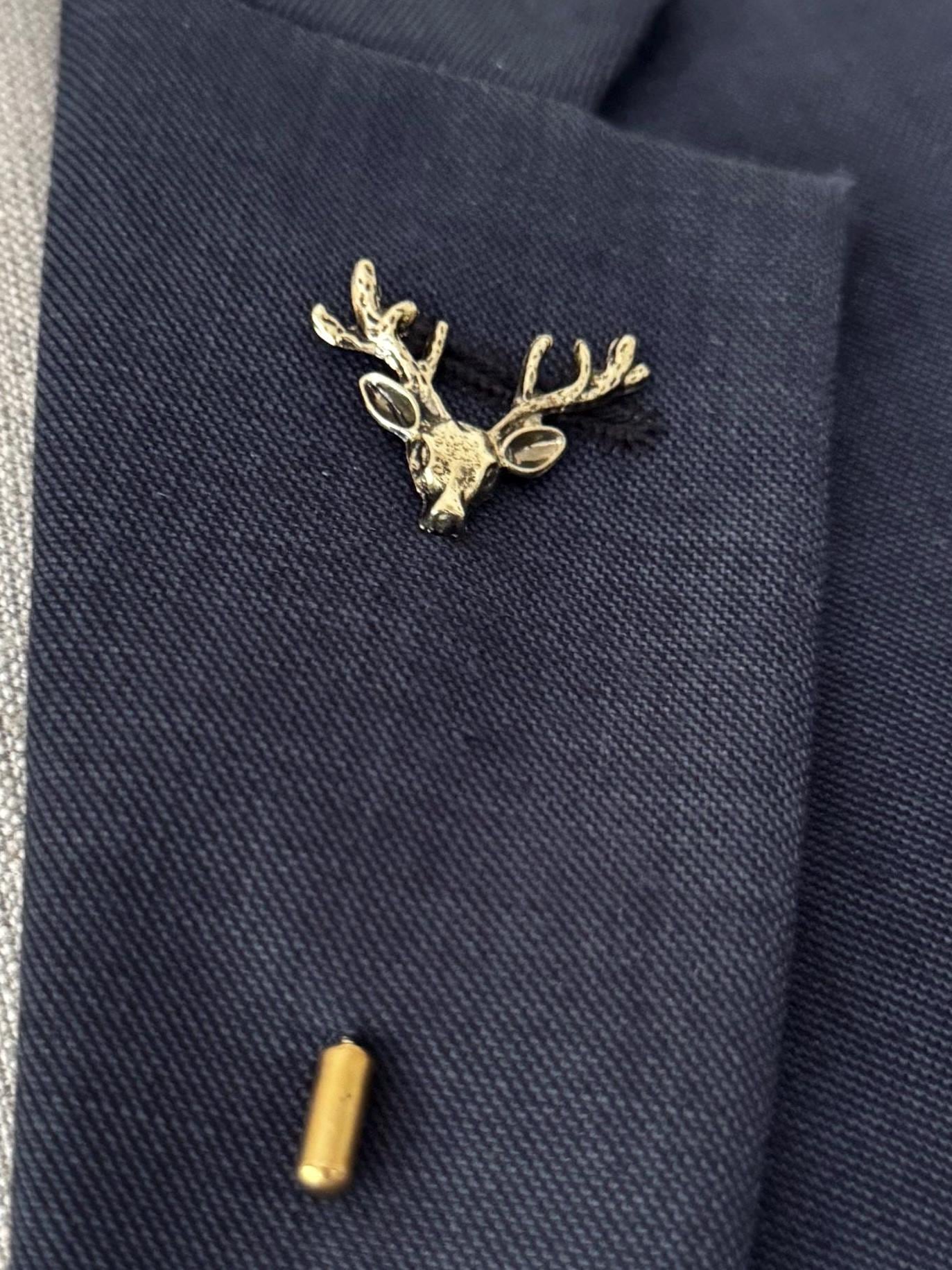 鹿の角のヘッド型ラペルピン：メンズスーツアクセサリー - Etsy 日本