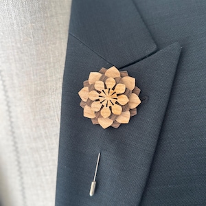 Men Wooden lapel Flower pin, Handmade Wood brooch pin, Wedding groomsmen pin, Groom lapel pin, Suit Lapel Pin,Men Suit  Accessories
