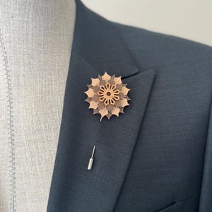Wood lapel Flower pin for Men, Wooden brooch pin, Wedding groomsmen pin, Groom lapel pin, Suit Lapel Pin,Men Suit  Accessories