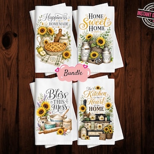Op de afbeelding: Een bundel van vier witte keukendoeken met bloemen- en tekstontwerpen. Elke doek heeft zonnebloemen en zinnen als "Happiness is Homemade" en "Home Sweet Home". De doeken zijn versierd met illustraties met keukenthema.