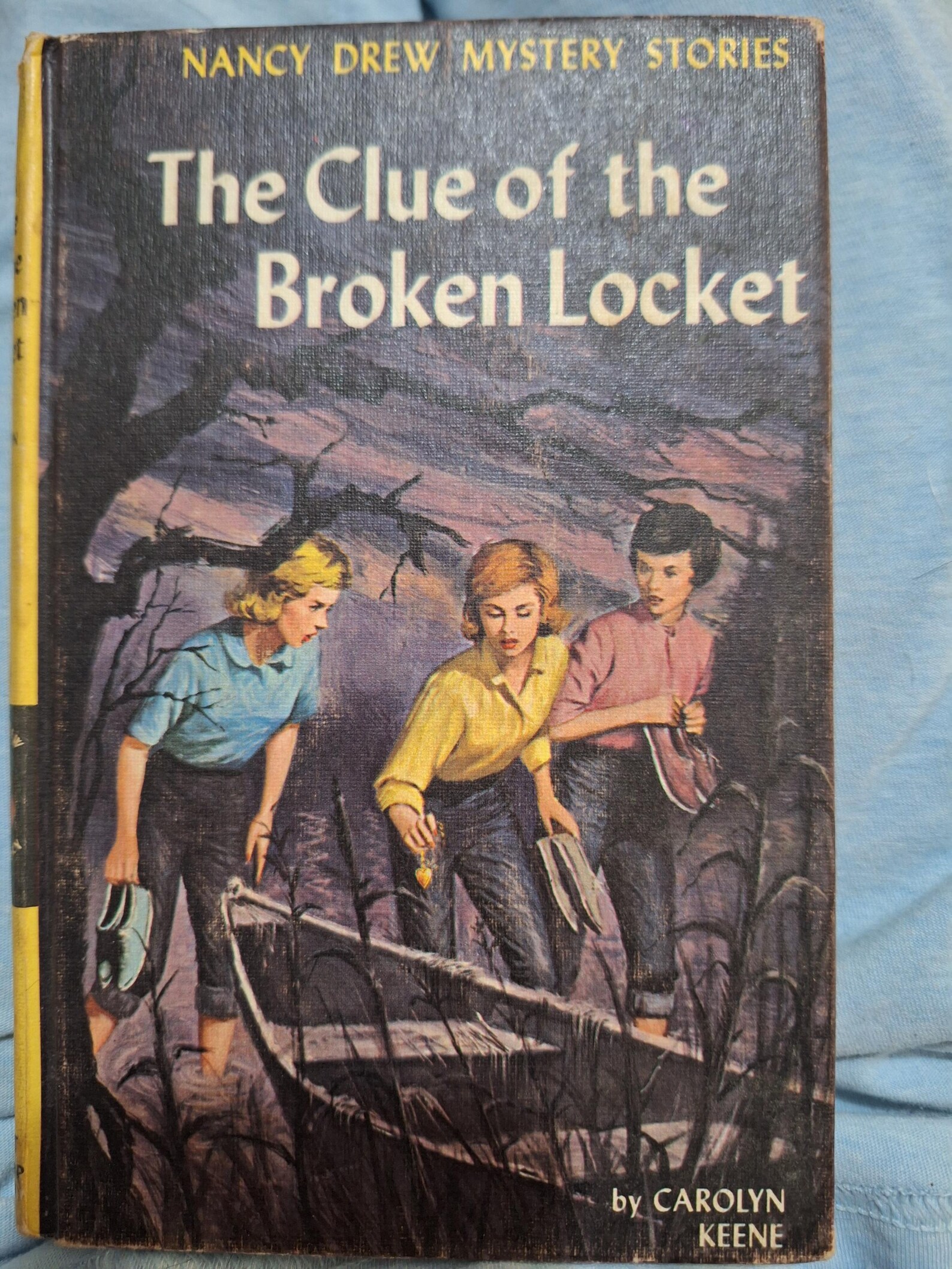 Book 11nancy Drew, the Clue of the Broken Locket, Published