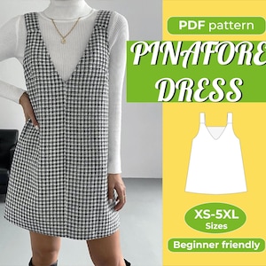 Puede incluir: Patrón PDF para un vestido de peto. El patrón incluye tallas XS-5XL y es apto para principiantes. La imagen muestra a una modelo con un vestido de peto a cuadros blanco y negro.