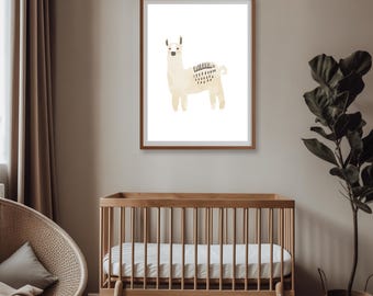 Puede incluir: Una ilustración de acuarela de una llama en un marco marrón, colgada en una pared beige sobre una cuna de madera.