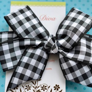 E16 - Black Gingham Classic Diva Bow