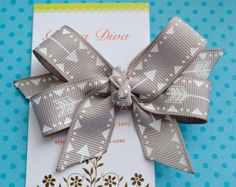 White Arrows on Gray MINI Diva Bow