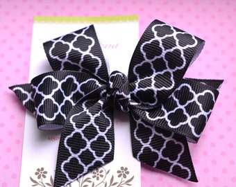 Black with White Quatrefoil Classic Diva Bow