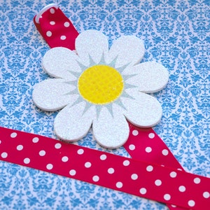 Glitter Daisy Bowholder image 1