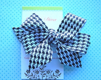 Black and White Houndstooth Classic Diva Bow