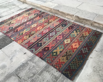 Alfombra Kilim de Anatolia de lana hecha a mano: decoración turca vintage (1,4 x 2,1 m)