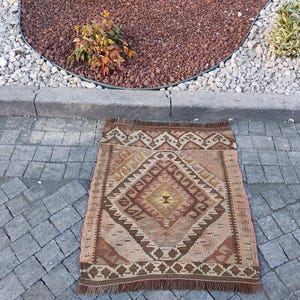 Square small rug,turkish rug,vintage kilim rug,doormat rug,bathroom rug,entrance rug,home decor kilim rug,small pastel rug, 2.3 x 2.7 ft