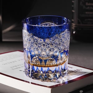 Handgeschnittenes Edo Kiriko Blue Crystal Whiskyglas, Cocktailbecherglas, Barware im japanischen Vintage-Stil, Wodka-Trinkglas, Trinkgeschenke