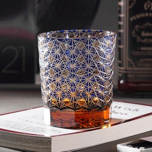 Handgeschnittenes Edo Kiriko Kristallwhiskyglas, Vintage Blue Bourbon-Cocktailglas, Trinkgeschirr im japanischen Stil, Weintrinkglas mit Geschenkbox