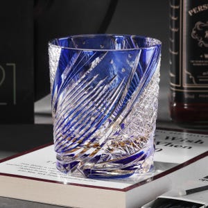 Handgeschliffenes Edo Kiriko Meteor Whiskyglas, Vintage Blue Scotch Kristallgläser, Barzubehör im japanischen Stil, Spirituosen Enthusiast Männer Geschenkidee