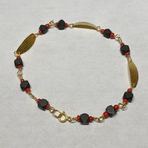 10 Karat Yellow Gold Genuine Azabache Jet & Coral Plaque 7&quot; Bracelet