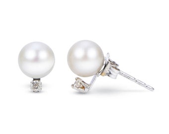 Pendientes de oro blanco de 10 quilates con perla blanca de agua dulce de 6 mm y diamantes de 0,02 ct.