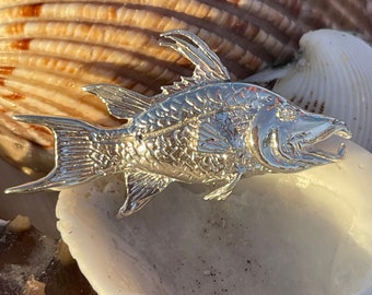 Colgante de pez pargo en plata de ley y zafiro o diamante genuino de 0,02 quilates