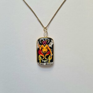 Handgeschilderde tarotkaartbedel - The Devil Tarothanger - The Devil-ketting