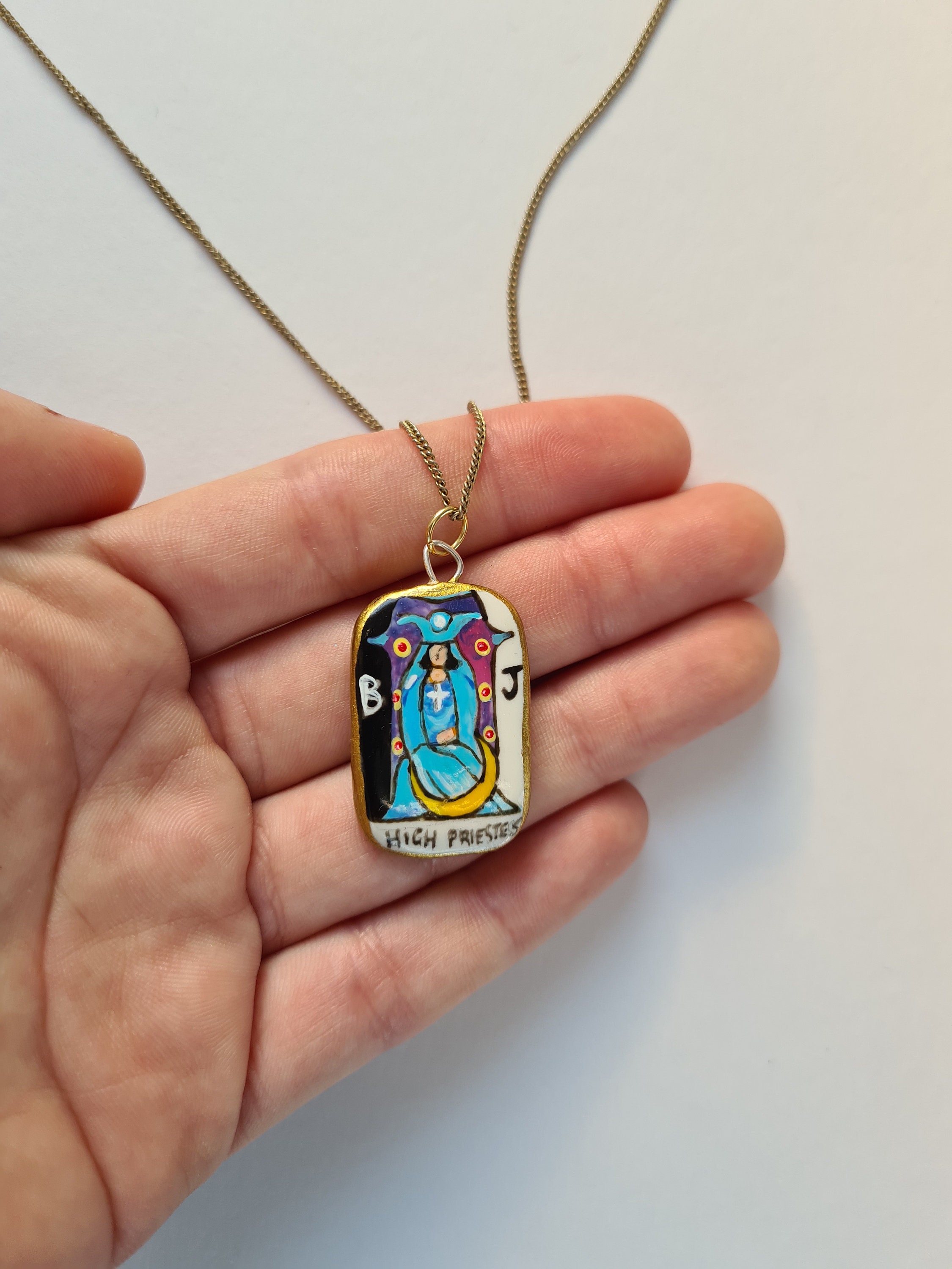 手描きの女教皇タロットカードペンダント - ハンドメイドチャーム 