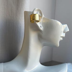 Flat Hammered Gold Ear Cuffs – Minimalist Non-Pierced Earrings – Dainty Handmade Ear Wrap – Adjustable Cuff Jewelry for Women