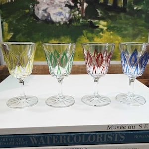 Copas de licor Arlequin vintage de VMC Reims: juego de 4, cristal multicolor transparente, fabricadas en Francia, años 60 y 70