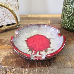Cendrier poterie vintage artisanal | Dish fait main signé | Rouge et gris | 5" | Studio pottery