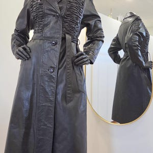 Vintage retro leren jas | Sterling Stall Canada | Zwarte trenchcoat met plooien | Met riem | Maat S