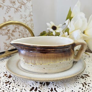 Vintage rustic Beauceware gravy boat | model 600‑138 | mid-century Québec pottery | speckled brown stoneware