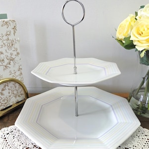 Soporte para postres vintage Genin Trudeau Rainbow | Plato para pastel de dos niveles en tonos pastel de la década de 1980 | Porcelana octogonal hecha en Japón | Vajilla estilo Memphis