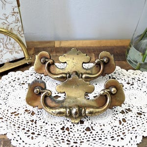 ヴィンテージ真鍮仕上げの引き出し取っ手｜カナダ製バットウィングハンドル2個セット CP 2028｜ミッドセンチュリー風鋳造金属製金具｜ラスティックコンボドライブネジ