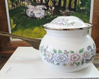 Olla para fondue romántica vintage de los años 70 | Esmalte blanco con flores rosas y azules | Asa de metal | Decoración de cocina retro | 18 cm