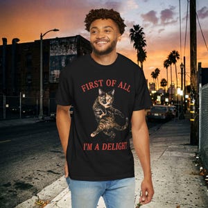 Camiseta "Primero que nada, soy una delicia" Camiseta divertida de gato carey Camiseta sarcástica de gato carey Regalo divertido para amantes de los gatos Top de gato atrevido imagen 4