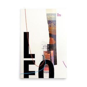 Puede incluir: Impresión artística abstracta con las letras "LFO" en negro, superpuestas con líneas rojas y azules. La obra de arte incluye un collage de imágenes, como un paisaje y componentes electrónicos, con el texto "LOW FREQUENCY OSCILLATOR".