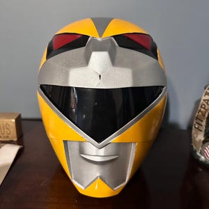 Power Rangers Lost Galaxy/ Seijuu Sentai Gingaman Yellow Ranger Helmet Prop Replica