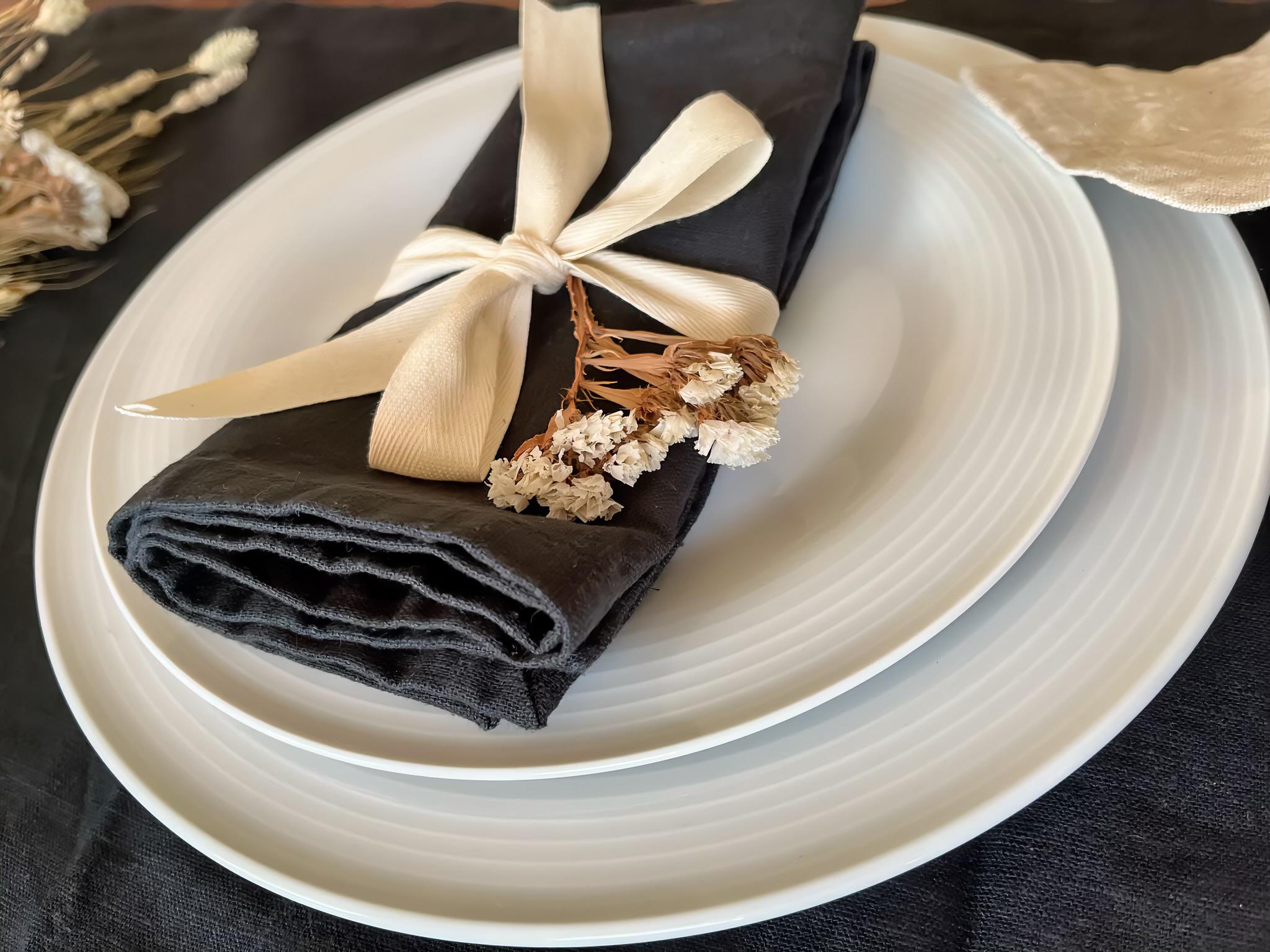 UKEENOR Schwarze Cocktail-Servietten – 100 Stück, 10,2 X 10,2 Cm Gefaltet, Leinenähnlich, Saugstark, Für Hochzeit & Party