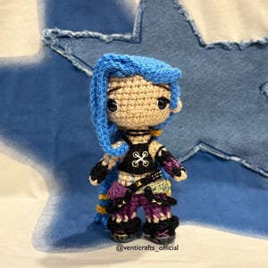 Arcane Jinx crochet doll/keychain - Arcane, League of Legends inspired amigurumi doll