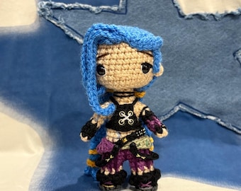 Arcane Jinx Häkelpuppe/Schlüsselanhänger - Arcane, League of Legends inspirierte Amigurumi Puppe