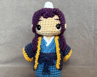 Bambolina/portachiavi all'uncinetto Jinshi - Apothecary Diaries, amigurumi ispirato agli anime