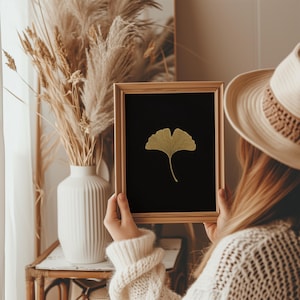 Golden Ginkgo Leaf Wall Art - Minimalist Botanical Print with Matte Black Background and Modern Elegance