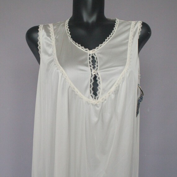 NWT Lorraine Long White Nightgown with Button Bod… - image 4