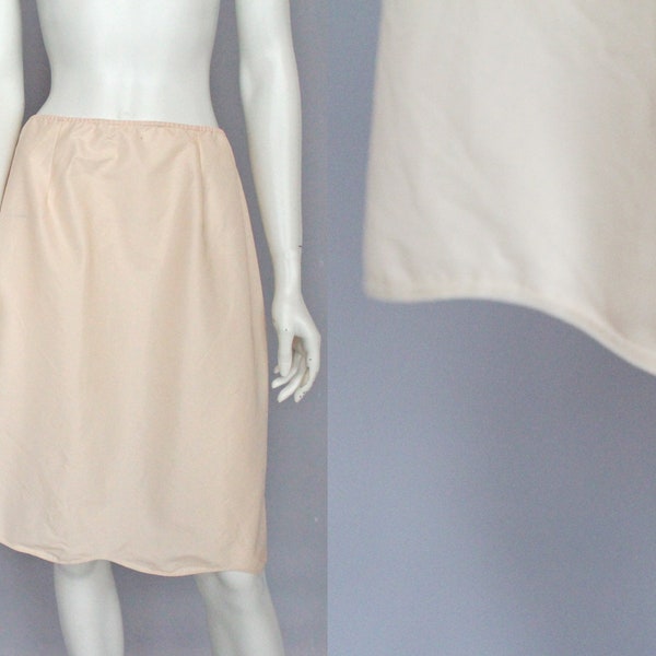 60's Blush Pink Slip with Scalloped Hem / Crisp Nylon / Back Zipper / Medium