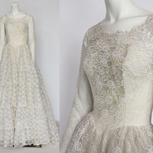 50&#39;s V Waist Tiered Lace Wedding Gown with Train / Antique White / Long Sleeves / Button Back / Vintage Wedding Dress /  XSmall