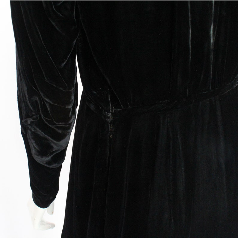 30's Black Velvet Dress / Midi Length Vintage Dress with Long Sleeves / Silk Velvet Dress / Small image 7