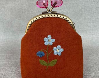 Handgestickte Blumen Geldbörse - Kleine Kisslock Geldbörse, Cottagecore Stile, Stickerei Tasche, Fairycore Geldbörse
