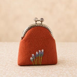 Hand Embroidered Lavender Coin Purse – Cottagecore Kisslock Wallet