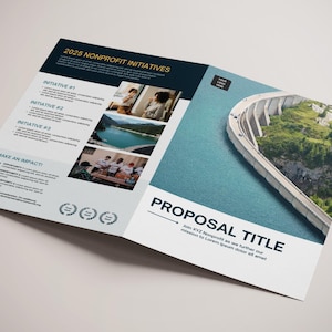 Plantilla editable de Canva para declaración de caso de marketing para organizaciones sin fines de lucro. Totalmente personalizable, cuatro páginas tamaño carta. Estuche para soporte.